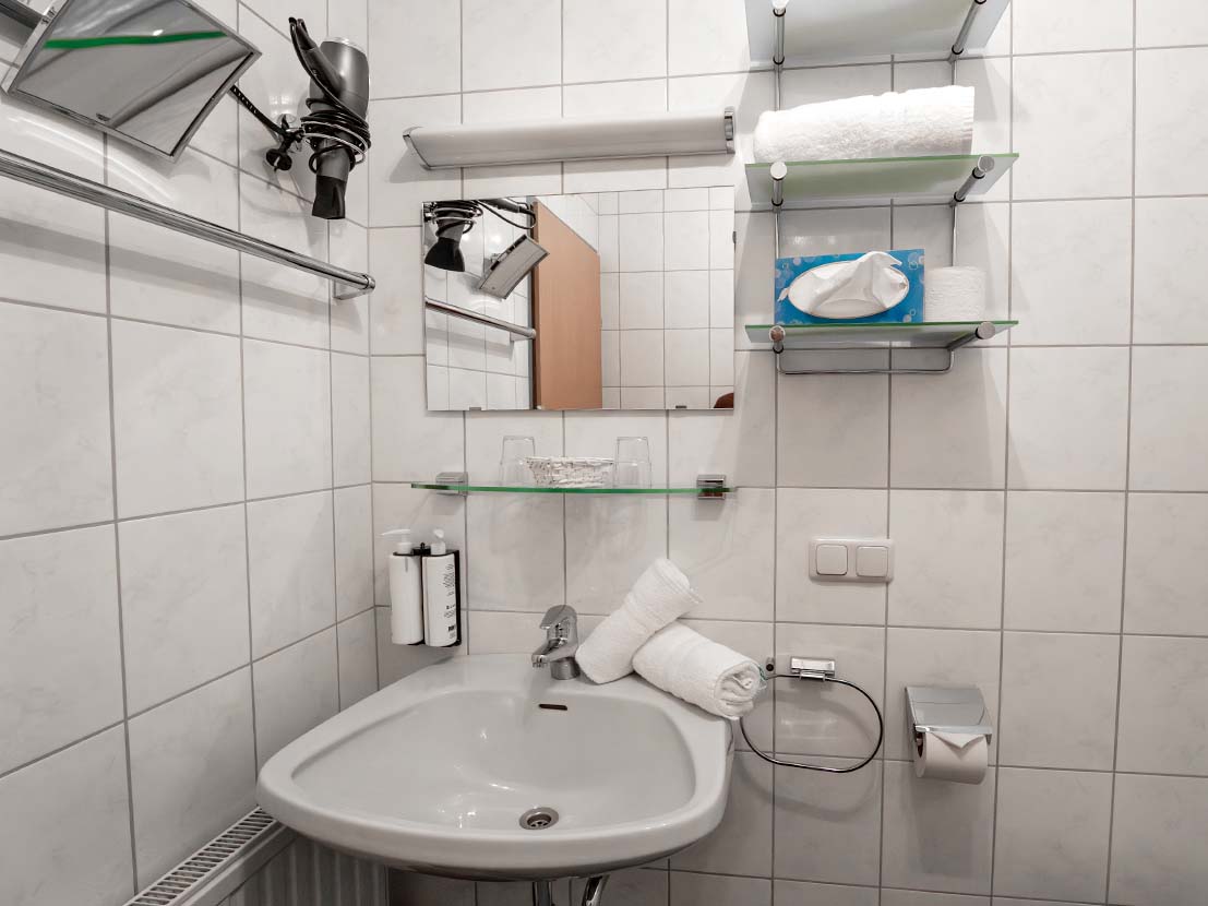 michaela eder zimmer bergsee badezimmer michaela eder zimmer bergsee badezimmer